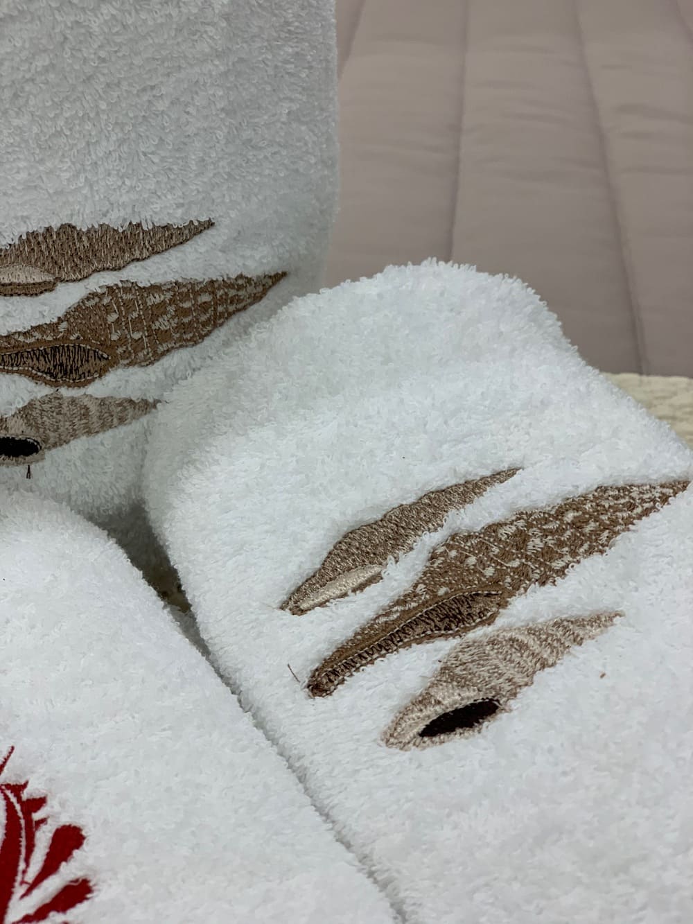 Set Spugna+Ricamo CONCHIGLIA : Salvietta 40x60cm e Ospite 60x100cm