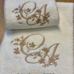 Set Spugna+Ricamo 2 Lettere Elegant : Salvietta 40x60cm e Ospite 60x100cm