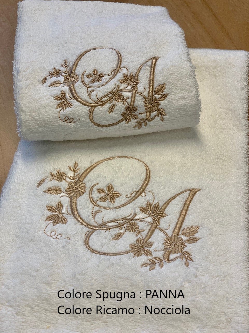 Set Spugna+Ricamo 2 Lettere Elegant : Salvietta 40x60cm e Ospite 60x100cm