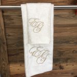 Set Spugna+Ricamo 2 Lettere : Salvietta 40x60cm e Ospite 60x100cm